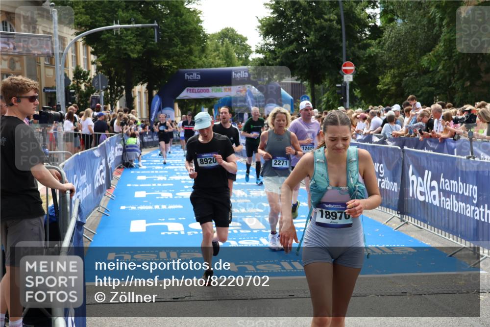 29.06.2025 - hella hamburg halbmarathon Zöllner http://msf.ph/oto/8220702 29.06.2025 11:26:03 Ziel 2271, 7370, 8892, 8920, 9104, 12442, 13460, 17299, 18409 meine-sportfotos.de