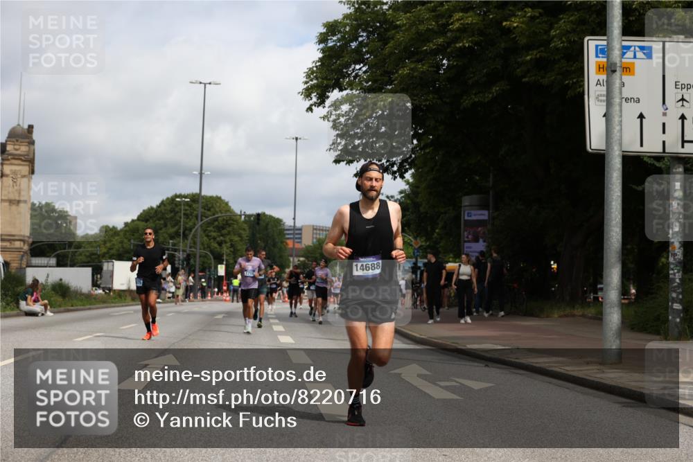 29.06.2025 - hella hamburg halbmarathon Yannick Fuchs http://msf.ph/oto/8220716 29.06.2025 10:33:02 20KM 1042, 1615, 1688, 1710, 2262, 2296, 2745, 2849, 3014, 3431, 3530, 4148, 5091, 5248, 6095, 6684, 7110, 7229, 8002, 8091, 11049, 11379, 12915, 13755, 14688, 14992, 15372, 16075, 17154, 17623, 17722, 18529, 18584, 18761 meine-sportfotos.de