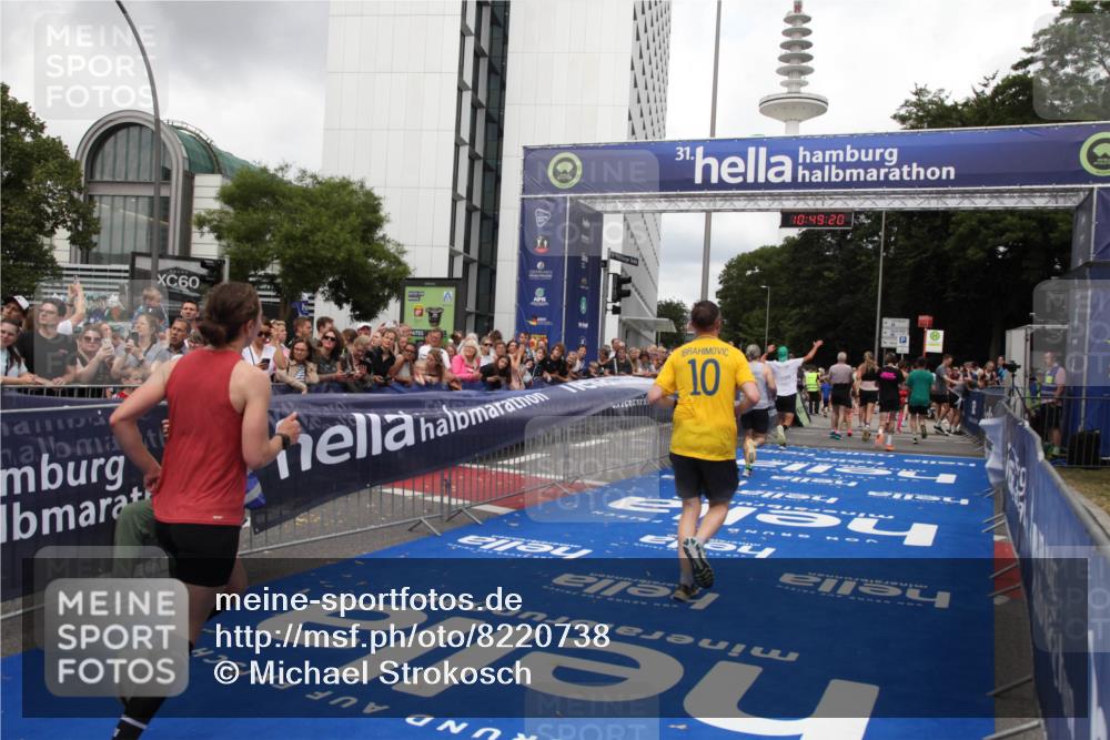 29.06.2025 - hella hamburg halbmarathon Michael Strokosch http://msf.ph/oto/8220738 29.06.2025 10:49:19 Ziel 2013, 6158, 8112, 9348, 10053, 10184, 13450, 15523, 16369, 16414, 16731, 18842 meine-sportfotos.de