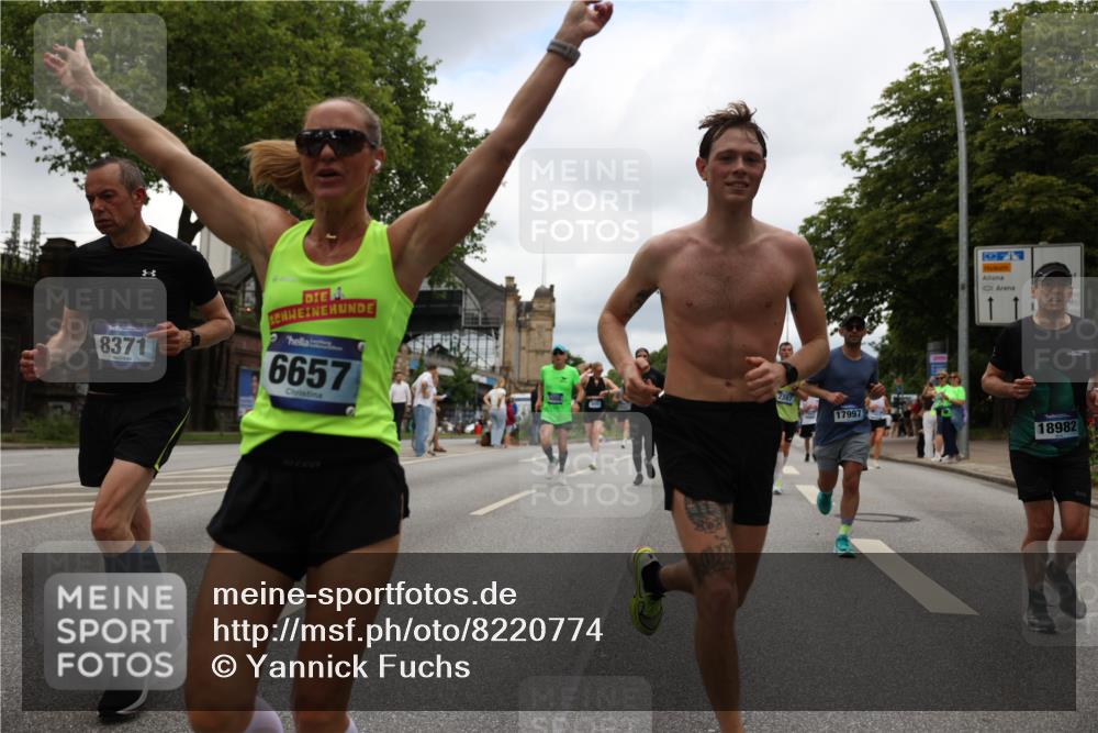 29.06.2025 - hella hamburg halbmarathon Yannick Fuchs http://msf.ph/oto/8220774 29.06.2025 10:46:03 20KM 2287, 2364, 2396, 2397, 2595, 2670, 2818, 4140, 4814, 5008, 5032, 5093, 5102, 5482, 6286, 6390, 6657, 7409, 7724, 7732, 8371, 8661, 8710, 9082, 9093, 9876, 10115, 11551, 11791, 12224, 12367, 12580, 13015, 13047, 13051, 13792, 14122, 14300, 14561, 15356, 15727, 15829, 15831, 16003, 16179, 16357, 16591, 17033, 17815, 17997, 18475, 18801, 18869, 18982 meine-sportfotos.de