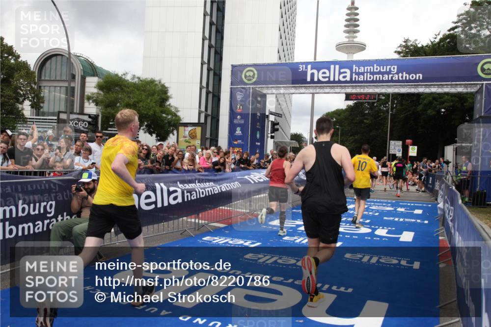 29.06.2025 - hella hamburg halbmarathon Michael Strokosch http://msf.ph/oto/8220786 29.06.2025 10:49:20 Ziel 2013, 6158, 8112, 9348, 10053, 10189, 13450, 14526, 15523, 16369, 16731 meine-sportfotos.de