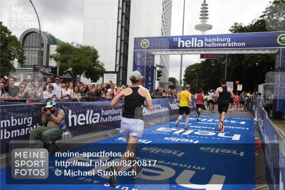 29.06.2025 - hella hamburg halbmarathon Michael Strokosch http://msf.ph/oto/8220817 29.06.2025 10:49:22 Ziel 2013, 4183, 4185, 6158, 8112, 9348, 10053, 10189, 11819, 13450, 14526, 15422, 16369 meine-sportfotos.de