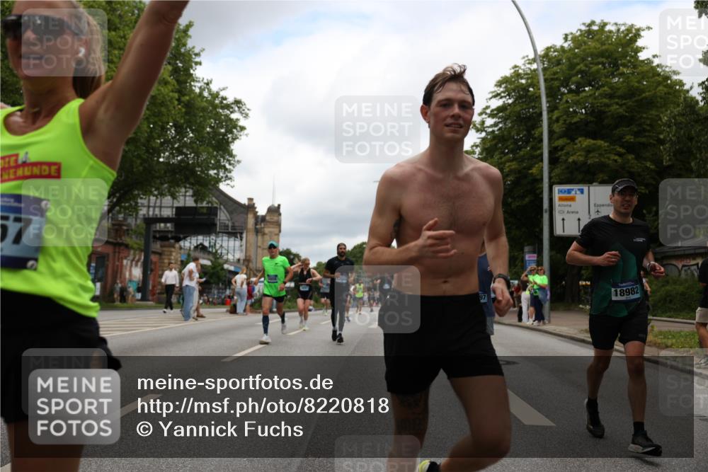 29.06.2025 - hella hamburg halbmarathon Yannick Fuchs http://msf.ph/oto/8220818 29.06.2025 10:46:03 20KM 2287, 2364, 2396, 2397, 2595, 2670, 2818, 4140, 4814, 5008, 5032, 5093, 5102, 5482, 6286, 6390, 6657, 7409, 7724, 7732, 8371, 8661, 8710, 9082, 9093, 9876, 10115, 11551, 11791, 12224, 12367, 12580, 13015, 13047, 13051, 13792, 14122, 14300, 14561, 15356, 15727, 15829, 15831, 16003, 16179, 16357, 16591, 17033, 17815, 17997, 18475, 18801, 18869, 18982 meine-sportfotos.de