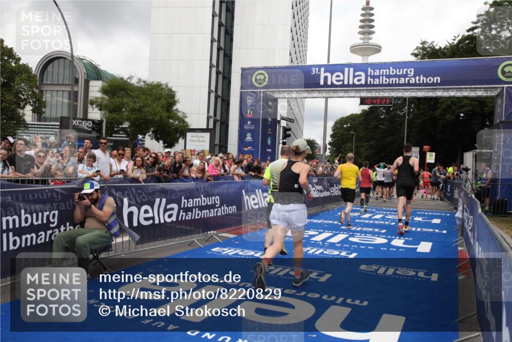 29.06.2025 - hella hamburg halbmarathon Michael Strokosch http://msf.ph/oto/8220829 29.06.2025 10:49:22 Ziel 2013, 4183, 4185, 6158, 8112, 9348, 10053, 10189, 11819, 13450, 14526, 15422, 16369 meine-sportfotos.de