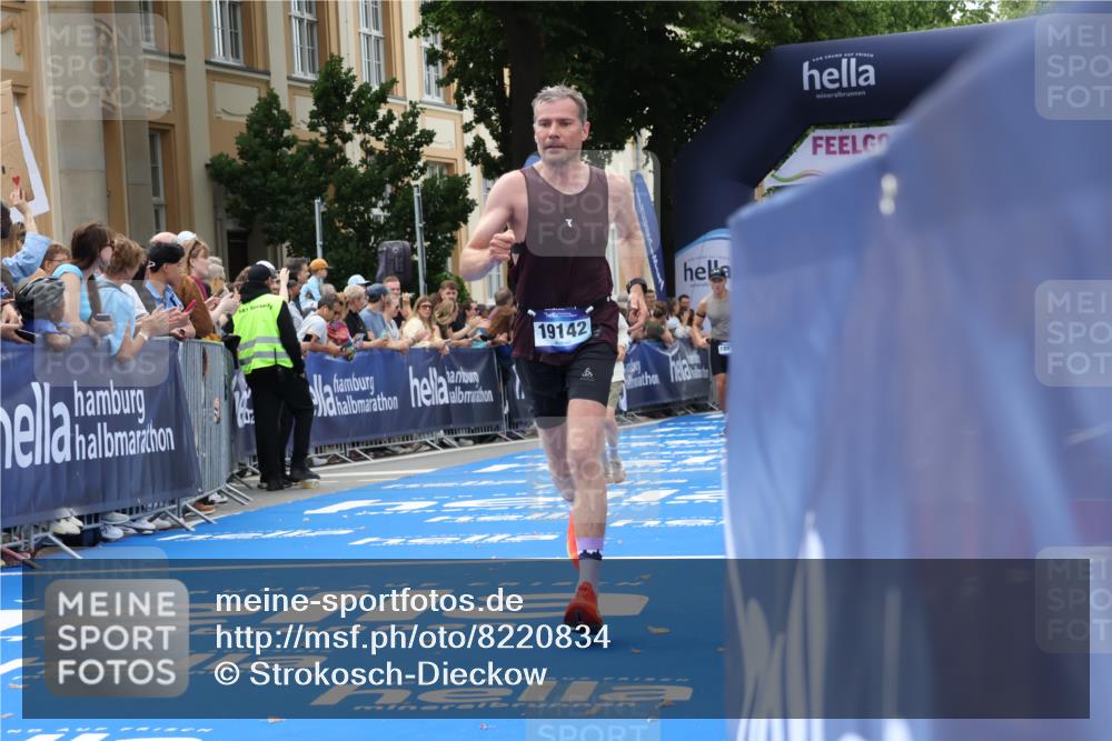 29.06.2025 - hella hamburg halbmarathon Strokosch-Dieckow http://msf.ph/oto/8220834 29.06.2025 10:29:00 Ziel 1827, 3043, 10171, 10351, 16157, 18874, 19142 meine-sportfotos.de