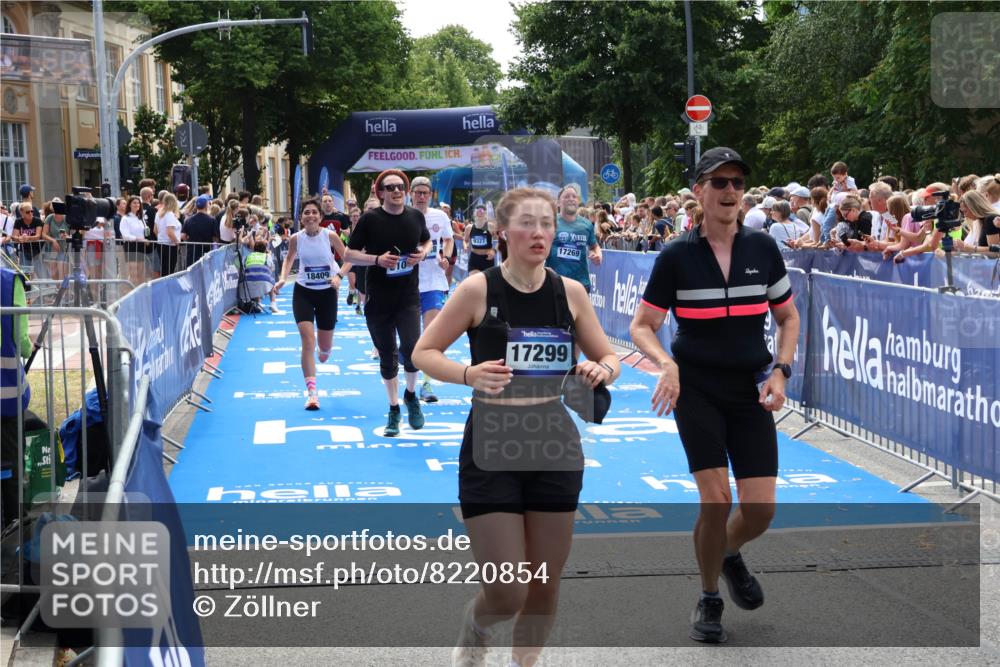 29.06.2025 - hella hamburg halbmarathon Zöllner http://msf.ph/oto/8220854 29.06.2025 11:26:10 Ziel 2479, 4166, 6736, 9104, 9327, 10050, 11248, 11989, 13460, 15948, 16038, 17269, 18172, 18385, 18409, 18661 meine-sportfotos.de