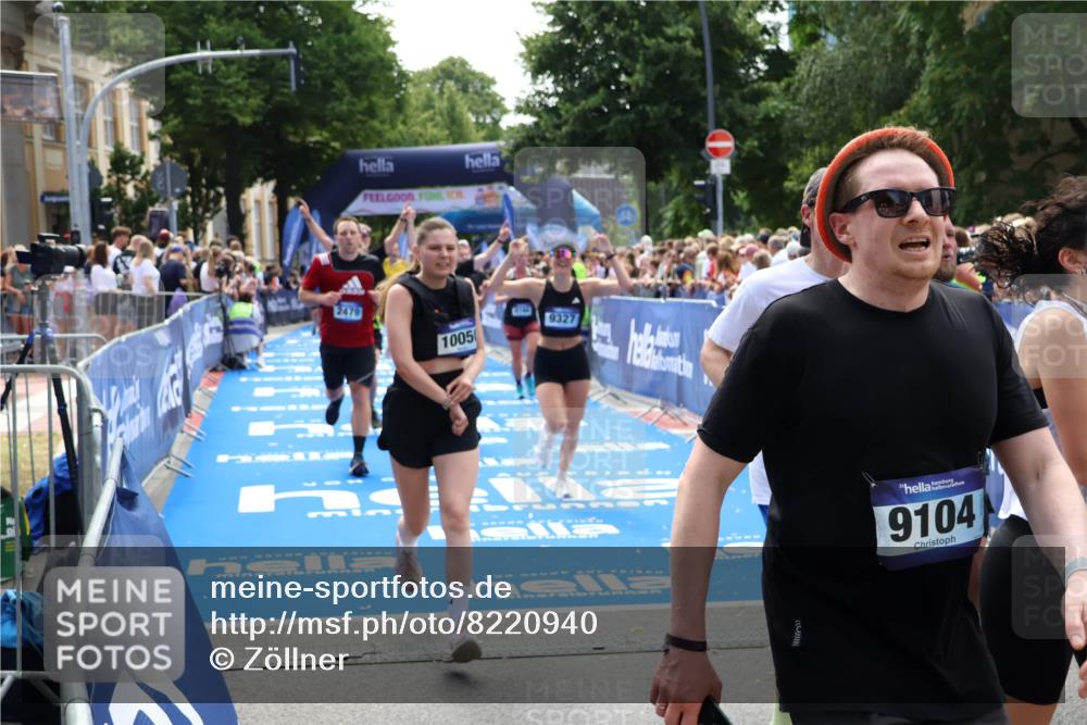 29.06.2025 - hella hamburg halbmarathon Zöllner http://msf.ph/oto/8220940 29.06.2025 11:26:13 Ziel 2479, 4166, 6736, 9327, 10050, 11248, 11989, 15948, 16038, 17269, 18172, 18385, 18661 meine-sportfotos.de
