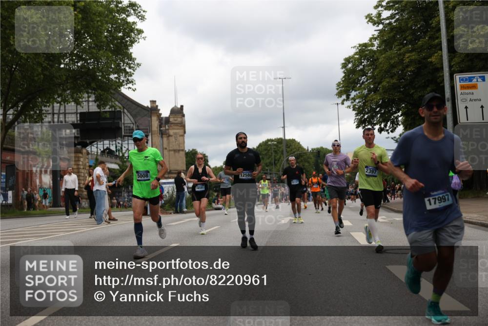 29.06.2025 - hella hamburg halbmarathon Yannick Fuchs http://msf.ph/oto/8220961 29.06.2025 10:46:04 20KM 2287, 2364, 2396, 2397, 2595, 2670, 2818, 4140, 4814, 5008, 5032, 5093, 5102, 5482, 6286, 6390, 6657, 7409, 7724, 7732, 8371, 8661, 8710, 9082, 9093, 9876, 10115, 11551, 11791, 12367, 12580, 13015, 13047, 13051, 13792, 14122, 14300, 14561, 15356, 15727, 15829, 15831, 16003, 16179, 16357, 16591, 17033, 17815, 17997, 18475, 18801, 18869, 18982 meine-sportfotos.de