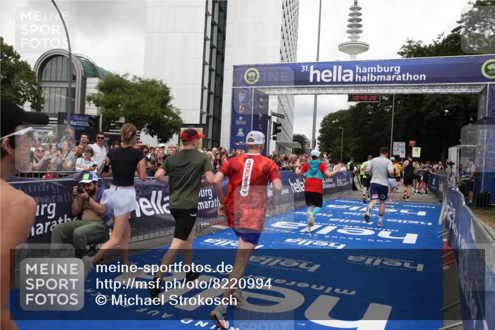 29.06.2025 - hella hamburg halbmarathon Michael Strokosch http://msf.ph/oto/8220994 29.06.2025 10:49:25 Ziel 4183, 4185, 6158, 9348, 10053, 10189, 11819, 12670, 13450, 14526, 15422, 15784, 15894, 15966 meine-sportfotos.de