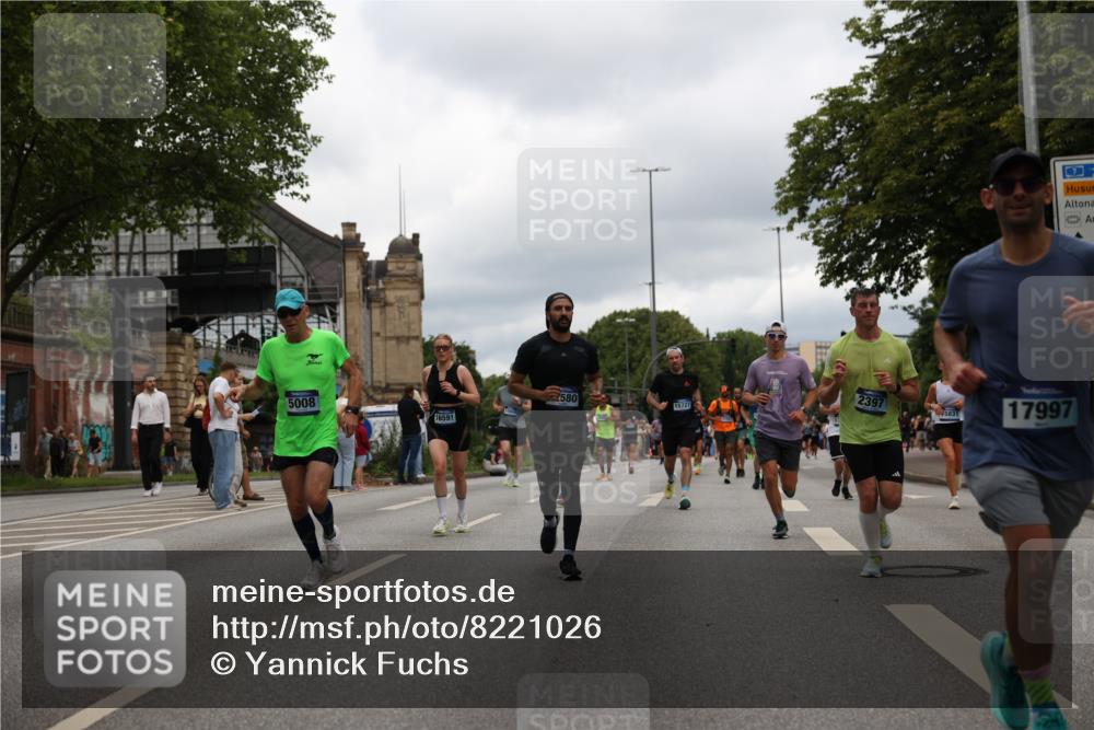 29.06.2025 - hella hamburg halbmarathon Yannick Fuchs http://msf.ph/oto/8221026 29.06.2025 10:46:04 20KM 2287, 2364, 2396, 2397, 2595, 2670, 2818, 4140, 4814, 5008, 5032, 5093, 5102, 5482, 6286, 6390, 6657, 7409, 7724, 7732, 8371, 8661, 8710, 9082, 9093, 9876, 10115, 11551, 11791, 12367, 12580, 13015, 13047, 13051, 13792, 14122, 14300, 14561, 15356, 15727, 15829, 15831, 16003, 16179, 16357, 16591, 17033, 17815, 17997, 18475, 18801, 18869, 18982 meine-sportfotos.de