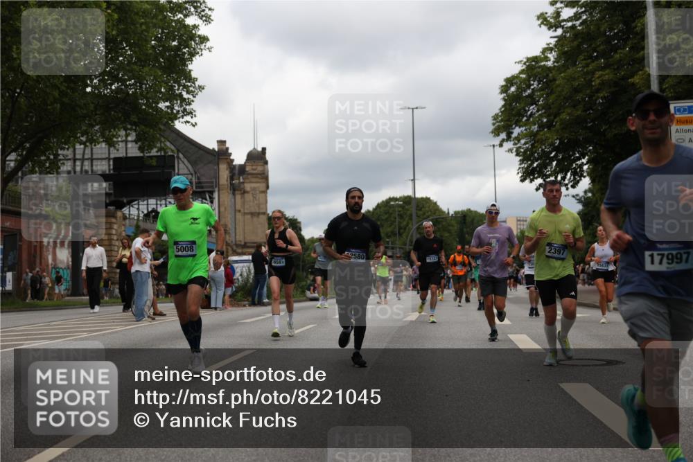 29.06.2025 - hella hamburg halbmarathon Yannick Fuchs http://msf.ph/oto/8221045 29.06.2025 10:46:04 20KM 2287, 2364, 2396, 2397, 2595, 2670, 2818, 4140, 4814, 5008, 5032, 5093, 5102, 5482, 6286, 6390, 6657, 7409, 7724, 7732, 8371, 8661, 8710, 9082, 9093, 9876, 10115, 11551, 11791, 12367, 12580, 13015, 13047, 13051, 13792, 14122, 14300, 14561, 15356, 15727, 15829, 15831, 16003, 16179, 16357, 16591, 17033, 17815, 17997, 18475, 18801, 18869, 18982 meine-sportfotos.de