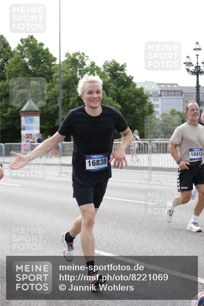 29.06.2025 - hella hamburg halbmarathon Jannik Wohlers http://msf.ph/oto/8221069 29.06.2025 10:27:20 Lombardsbrücke 2080, 3389, 5177, 6214, 7764, 7978, 8085, 9688, 10158, 10412, 10413, 12823, 13043, 13860, 14206, 15607, 16569, 16804, 16838, 17427, 17791, 18012, 18301, 18626 meine-sportfotos.de