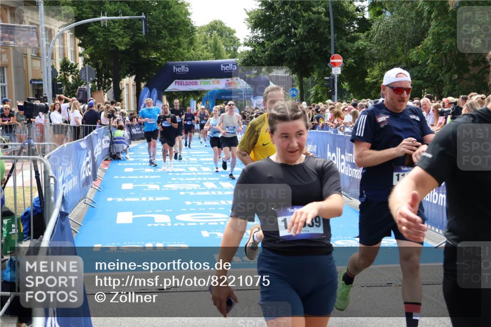 29.06.2025 - hella hamburg halbmarathon Zöllner http://msf.ph/oto/8221075 29.06.2025 11:26:19 Ziel 1005, 1939, 3678, 5814, 6736, 7945, 7980, 16421, 16504, 16541, 18439, 19154 meine-sportfotos.de