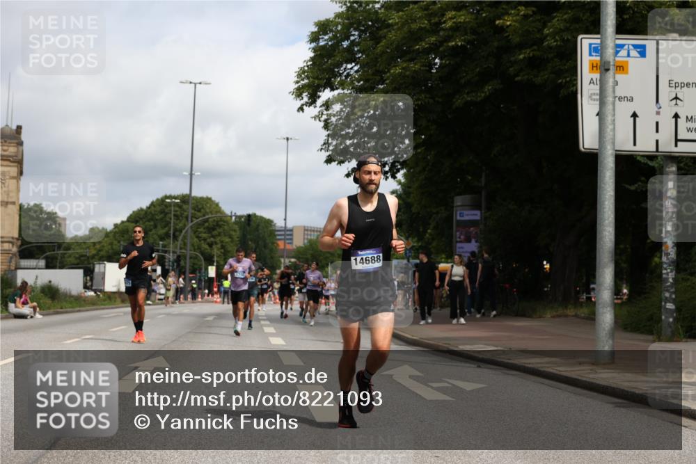 29.06.2025 - hella hamburg halbmarathon Yannick Fuchs http://msf.ph/oto/8221093 29.06.2025 10:33:02 20KM 1042, 1615, 1688, 1710, 2262, 2296, 2745, 2849, 3014, 3431, 3530, 4148, 5091, 5248, 6095, 6684, 7110, 7229, 8002, 8091, 11049, 11379, 12915, 13755, 14688, 14992, 15372, 16075, 17154, 17623, 17722, 18529, 18584, 18761 meine-sportfotos.de