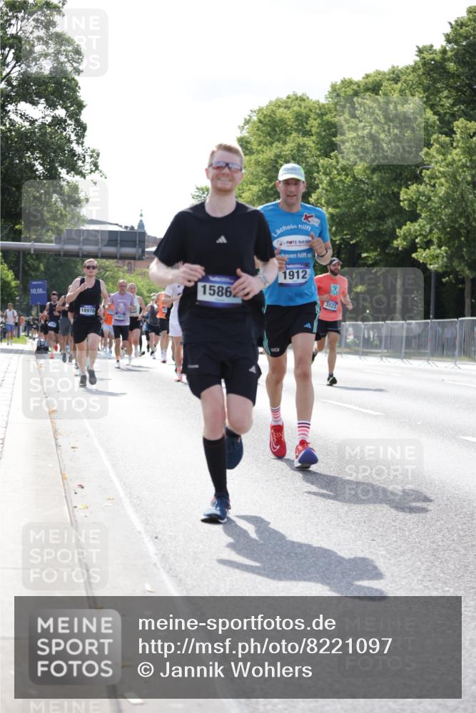 29.06.2025 - hella hamburg halbmarathon Jannik Wohlers http://msf.ph/oto/8221097 29.06.2025 09:50:55 Lombardsbrücke 1136, 1912, 1941, 2972, 3523, 3700, 4854, 4888, 4889, 4999, 5275, 6593, 6721, 6901, 7378, 7693, 7962, 8319, 9262, 9313, 9371, 9755, 9885, 11049, 11907, 11959, 12153, 12385, 12808, 12915, 13525, 14093, 14201, 14210, 14447, 14811, 14816, 15424, 15654, 15706, 15857, 15862, 16224, 16656, 16761, 17492, 17668, 17724, 17834, 18013, 18274, 18650, 18868, 18963, 18970 meine-sportfotos.de