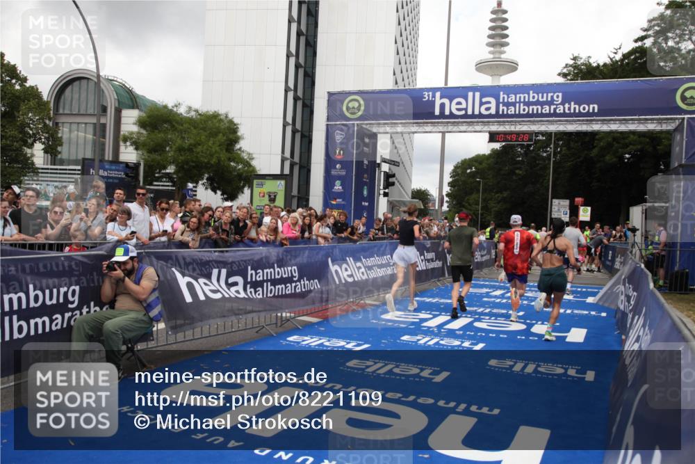 29.06.2025 - hella hamburg halbmarathon Michael Strokosch http://msf.ph/oto/8221109 29.06.2025 10:49:27 Ziel 1342, 1476, 4183, 4185, 6158, 10189, 11779, 11819, 12670, 13269, 14526, 14838, 15422, 15784, 15894, 15966, 16891, 18887 meine-sportfotos.de