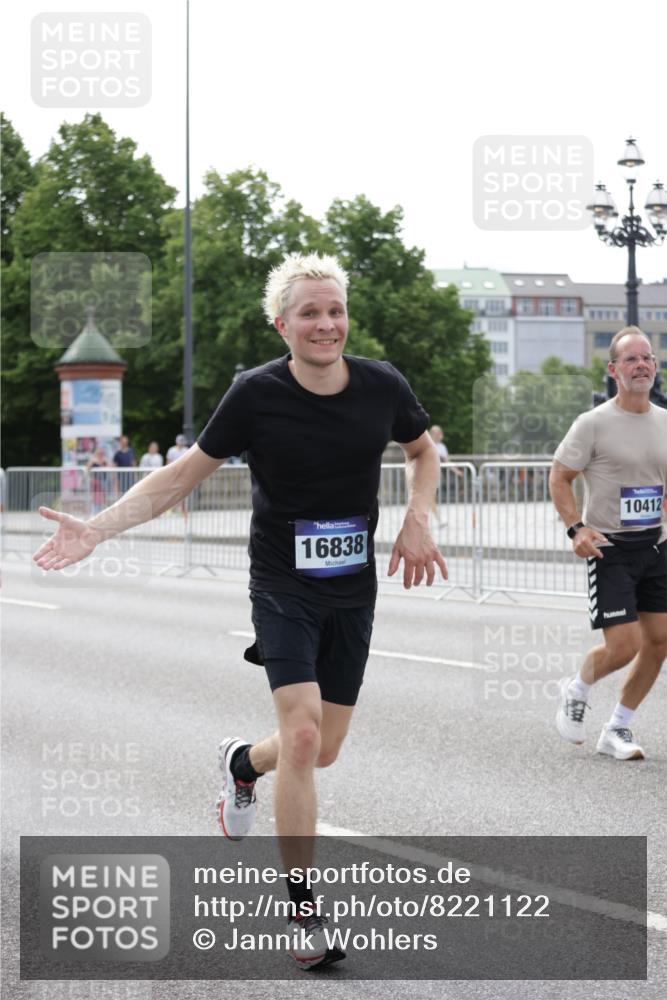 29.06.2025 - hella hamburg halbmarathon Jannik Wohlers http://msf.ph/oto/8221122 29.06.2025 10:27:20 Lombardsbrücke 2080, 3389, 5177, 6214, 7764, 7978, 8085, 9688, 10158, 10412, 10413, 12823, 13043, 13860, 14206, 15607, 16569, 16804, 16838, 17427, 17791, 18012, 18301, 18626 meine-sportfotos.de