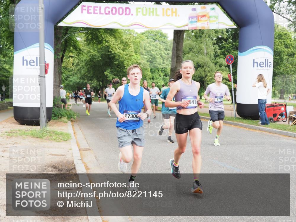 29.06.2025 - hella hamburg halbmarathon MichiJ http://msf.ph/oto/8221145 29.06.2025 10:24:23 Zwischen KM18-KM19 1562, 1889, 4944, 5554, 6032, 12751, 14841, 17306, 18220 meine-sportfotos.de