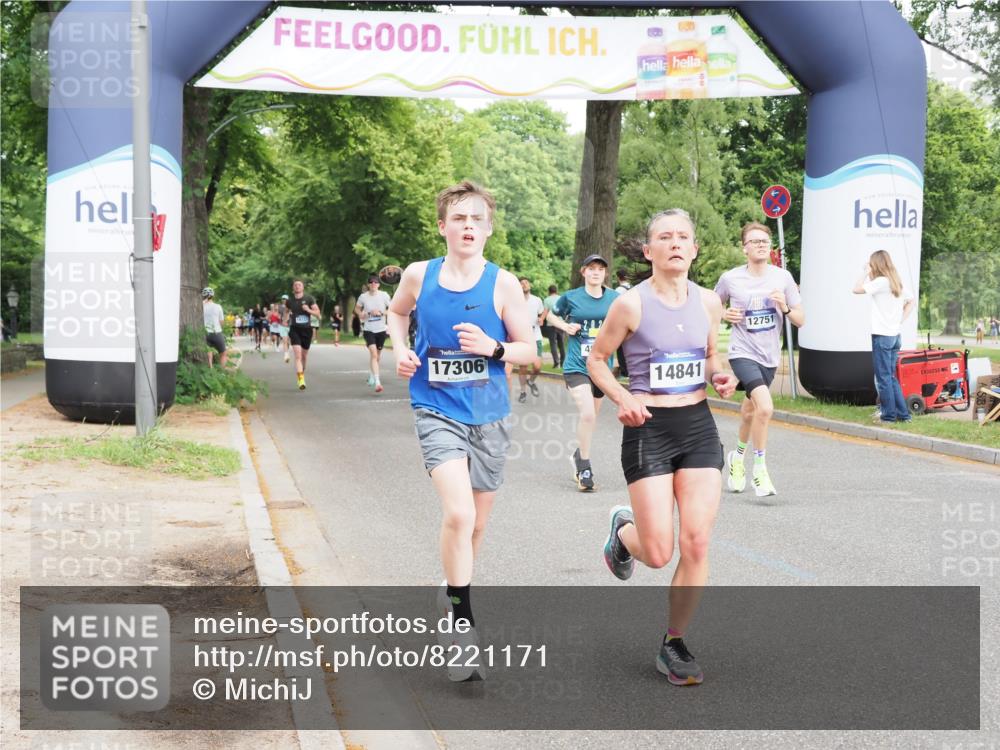 29.06.2025 - hella hamburg halbmarathon MichiJ http://msf.ph/oto/8221171 29.06.2025 10:24:23 Zwischen KM18-KM19 1562, 1889, 4944, 5554, 6032, 12751, 14841, 17306, 18220 meine-sportfotos.de