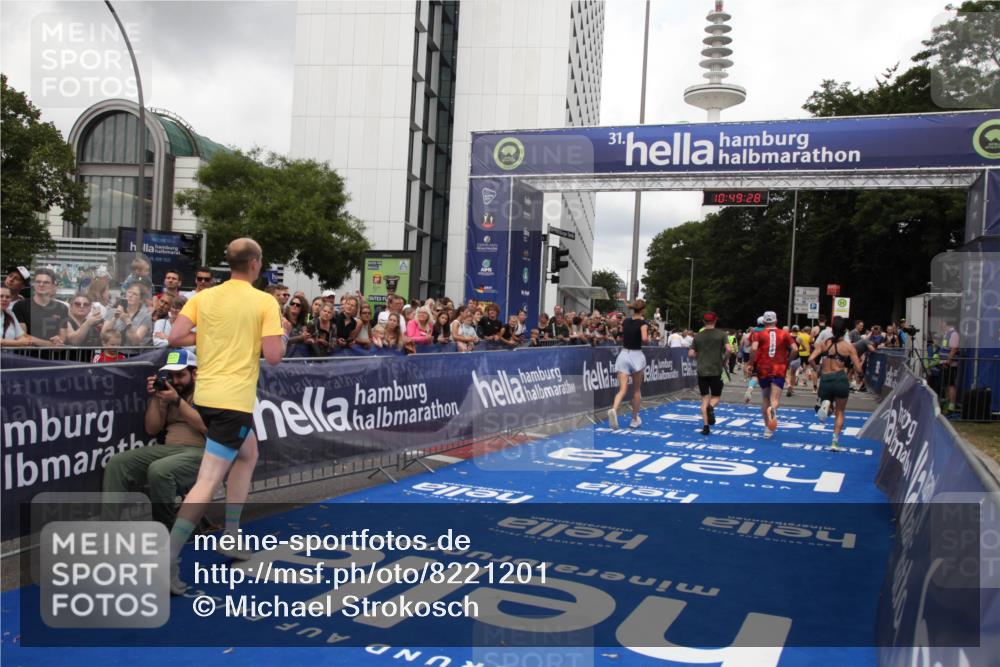29.06.2025 - hella hamburg halbmarathon Michael Strokosch http://msf.ph/oto/8221201 29.06.2025 10:49:27 Ziel 1342, 1476, 4183, 4185, 6158, 10189, 11779, 11819, 12670, 13269, 14526, 14838, 15422, 15784, 15894, 15966, 16891, 18887 meine-sportfotos.de