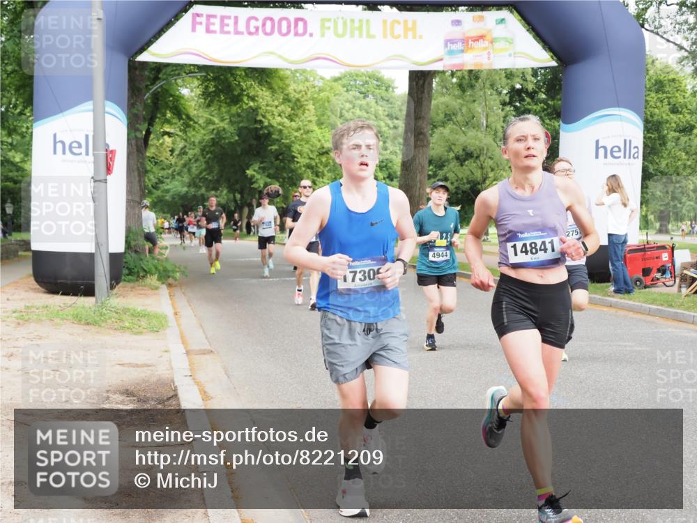 29.06.2025 - hella hamburg halbmarathon MichiJ http://msf.ph/oto/8221209 29.06.2025 10:24:23 Zwischen KM18-KM19 1562, 1889, 4944, 5554, 6032, 12751, 14841, 17306, 18220 meine-sportfotos.de