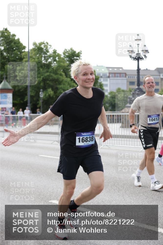 29.06.2025 - hella hamburg halbmarathon Jannik Wohlers http://msf.ph/oto/8221222 29.06.2025 10:27:20 Lombardsbrücke 2080, 3389, 5177, 6214, 7764, 7978, 8085, 9688, 10158, 10412, 10413, 12823, 13043, 13860, 14206, 15607, 16569, 16804, 16838, 17427, 17791, 18012, 18301, 18626 meine-sportfotos.de