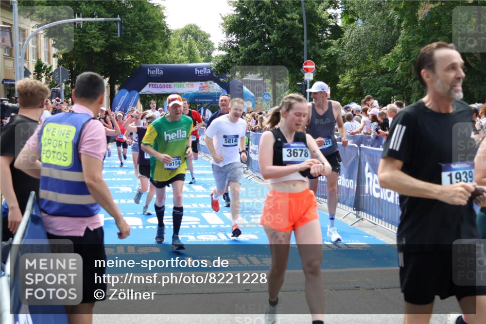 29.06.2025 - hella hamburg halbmarathon Zöllner http://msf.ph/oto/8221228 29.06.2025 11:26:27 Ziel 2414, 3678, 3817, 5814, 7351, 7808, 8144, 12210, 12381, 15102, 15114, 16421, 16422, 16676, 17238, 17736, 18507, 19154 meine-sportfotos.de