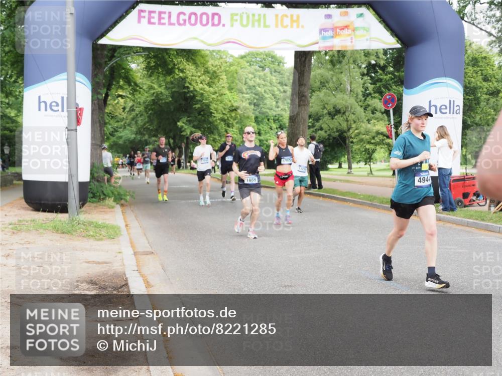 29.06.2025 - hella hamburg halbmarathon MichiJ http://msf.ph/oto/8221285 29.06.2025 10:24:24 Zwischen KM18-KM19 1562, 1889, 4944, 5554, 6032, 12751, 14841, 17306, 18220 meine-sportfotos.de