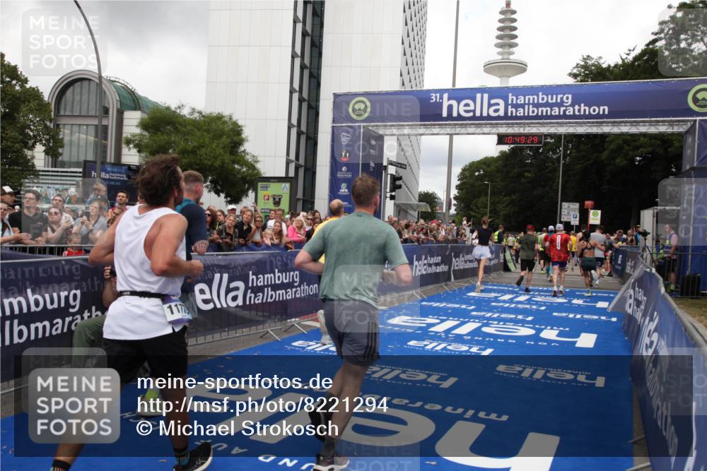 29.06.2025 - hella hamburg halbmarathon Michael Strokosch http://msf.ph/oto/8221294 29.06.2025 10:49:28 Ziel 1342, 1476, 2878, 4183, 4185, 10189, 11339, 11779, 11819, 12670, 13269, 14526, 14838, 15422, 15784, 15894, 15966, 16891, 18476, 18887, 18960 meine-sportfotos.de