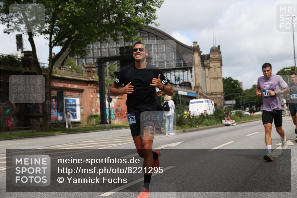 29.06.2025 - hella hamburg halbmarathon Yannick Fuchs http://msf.ph/oto/8221295 29.06.2025 10:33:06 20KM 1042, 1615, 1688, 1710, 2262, 2296, 2719, 2745, 2849, 3014, 3431, 3530, 4148, 5091, 5248, 6095, 6684, 7110, 8091, 10218, 11049, 11281, 11379, 12137, 12915, 13755, 14688, 14992, 15372, 16075, 16280, 17154, 17623, 17722, 18761 meine-sportfotos.de