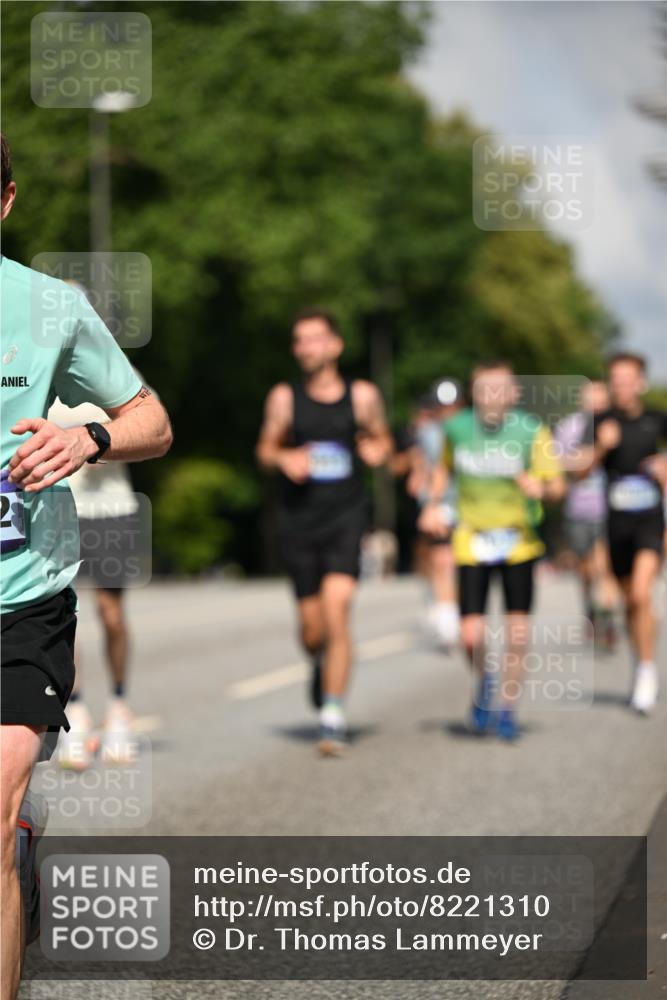 29.06.2025 - hella hamburg halbmarathon Dr. Thomas Lammeyer http://msf.ph/oto/8221310 29.06.2025 09:49:41 Kennedybrücke 1344, 2525, 3809, 3843, 3955, 4477, 4812, 5042, 6169, 6495, 7534, 7628, 7845, 7901, 8784, 8956, 10298, 10453, 10865, 10929, 11199, 11230 meine-sportfotos.de