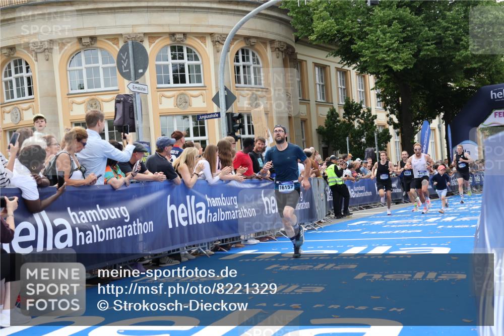 29.06.2025 - hella hamburg halbmarathon Strokosch-Dieckow http://msf.ph/oto/8221329 29.06.2025 10:29:08 Ziel 3043, 8473, 10171, 10351, 16157, 18874, 19194 meine-sportfotos.de