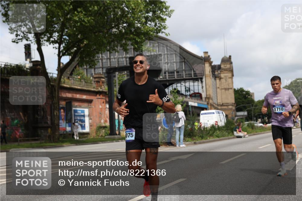 29.06.2025 - hella hamburg halbmarathon Yannick Fuchs http://msf.ph/oto/8221366 29.06.2025 10:33:06 20KM 1042, 1615, 1688, 1710, 2262, 2296, 2719, 2745, 2849, 3014, 3431, 3530, 4148, 5091, 5248, 6095, 6684, 7110, 8091, 10218, 11049, 11281, 11379, 12137, 12915, 13755, 14688, 14992, 15372, 16075, 16280, 17154, 17623, 17722, 18761 meine-sportfotos.de