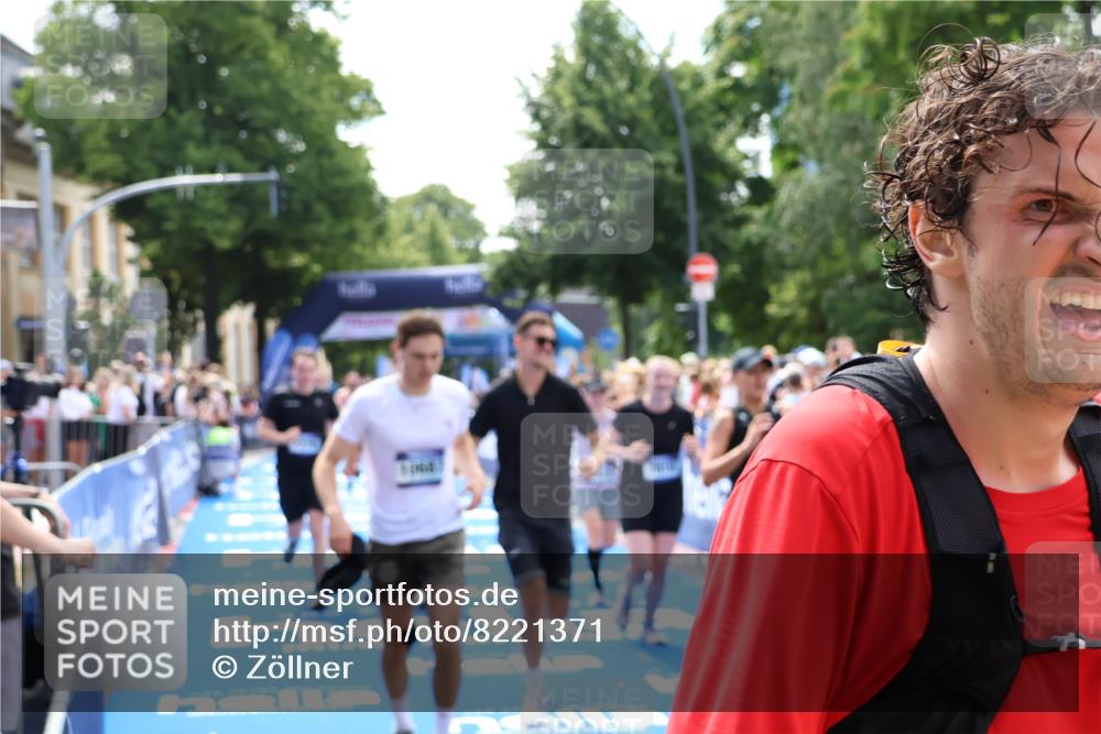 29.06.2025 - hella hamburg halbmarathon Zöllner http://msf.ph/oto/8221371 29.06.2025 11:26:38 Ziel 1853, 2959, 4819, 7276, 7919, 8297, 10687, 12305, 12537, 12592, 16565, 16566, 17804 meine-sportfotos.de