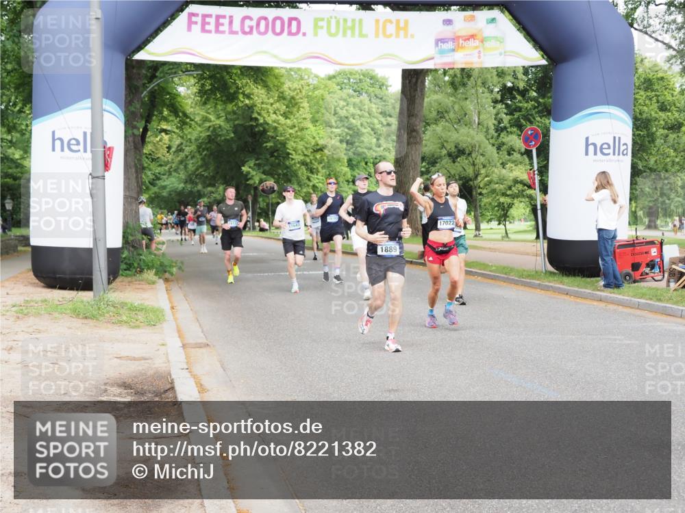 29.06.2025 - hella hamburg halbmarathon MichiJ http://msf.ph/oto/8221382 29.06.2025 10:24:24 Zwischen KM18-KM19 1562, 1889, 4944, 5554, 6032, 12751, 14841, 17306, 18220 meine-sportfotos.de
