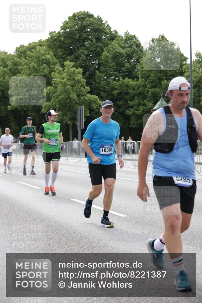 29.06.2025 - hella hamburg halbmarathon Jannik Wohlers http://msf.ph/oto/8221387 29.06.2025 10:27:21 Lombardsbrücke 2080, 3389, 5177, 6214, 7764, 7978, 8085, 9688, 10158, 10412, 10413, 12823, 13043, 13860, 14206, 15607, 16569, 16804, 16838, 17427, 17791, 18012, 18301, 18626 meine-sportfotos.de