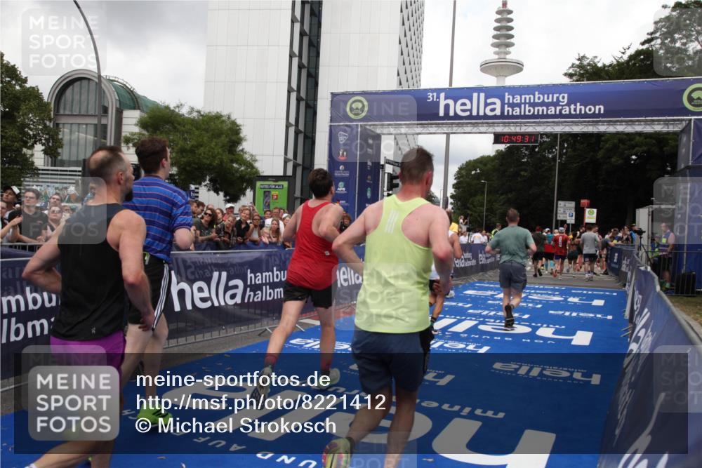 29.06.2025 - hella hamburg halbmarathon Michael Strokosch http://msf.ph/oto/8221412 29.06.2025 10:49:30 Ziel 1342, 1476, 2878, 4183, 4185, 8437, 8813, 11339, 11779, 11819, 12670, 13269, 14838, 15422, 15784, 15894, 15966, 16891, 18476, 18887, 18960 meine-sportfotos.de