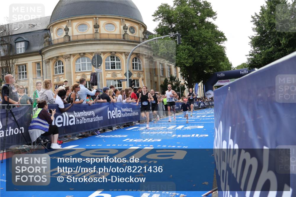 29.06.2025 - hella hamburg halbmarathon Strokosch-Dieckow http://msf.ph/oto/8221436 29.06.2025 10:29:09 Ziel 3043, 8473, 10171, 10351, 12337, 14395, 16157, 19194 meine-sportfotos.de