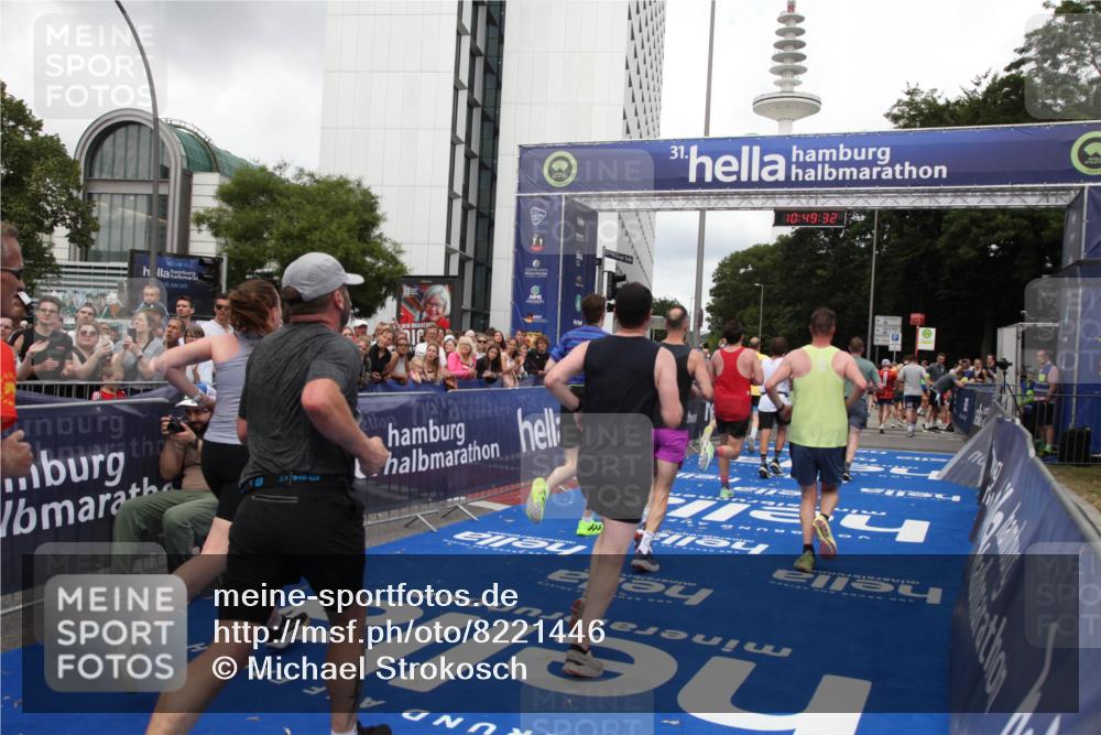 29.06.2025 - hella hamburg halbmarathon Michael Strokosch http://msf.ph/oto/8221446 29.06.2025 10:49:31 Ziel 1342, 1476, 2878, 8437, 8689, 8813, 11339, 11779, 12094, 12670, 13269, 14838, 15784, 15894, 15966, 16891, 18476, 18887, 18960 meine-sportfotos.de