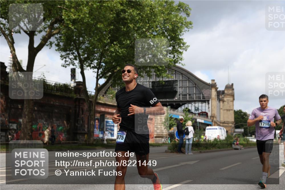 29.06.2025 - hella hamburg halbmarathon Yannick Fuchs http://msf.ph/oto/8221449 29.06.2025 10:33:07 20KM 1042, 1615, 1688, 1710, 2262, 2296, 2719, 2745, 2849, 3014, 3431, 3530, 4148, 5091, 5248, 6095, 6684, 7110, 8091, 10218, 11049, 11281, 11379, 12137, 12915, 13755, 14688, 14992, 15372, 16075, 16280, 17154, 17623, 17722, 18761 meine-sportfotos.de