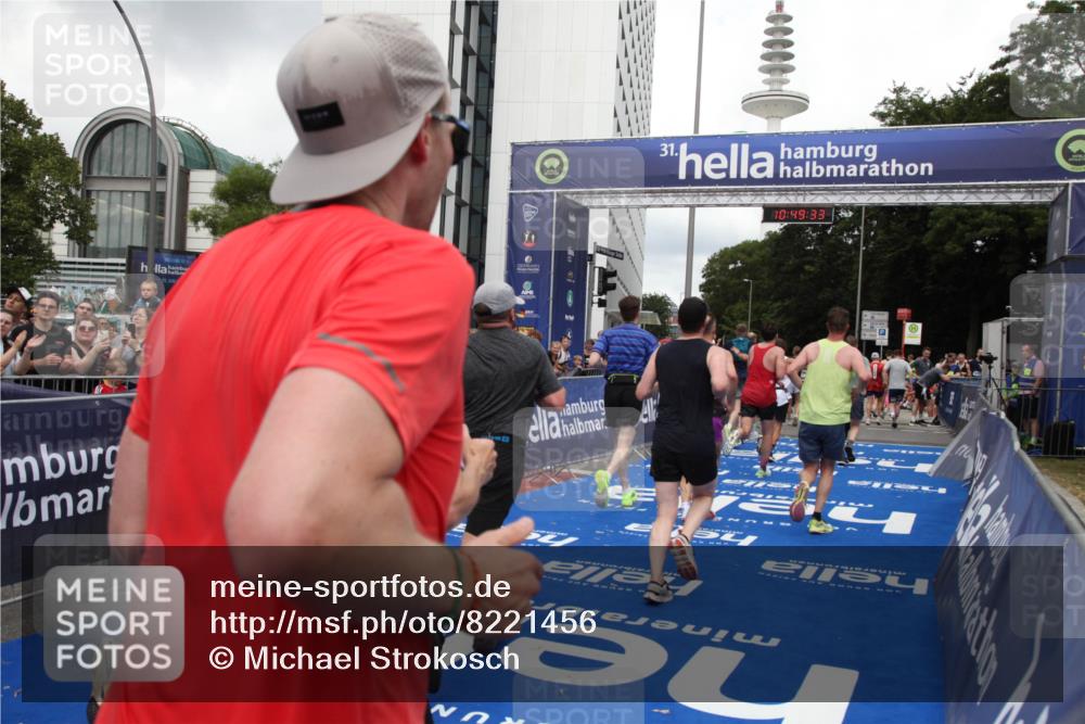 29.06.2025 - hella hamburg halbmarathon Michael Strokosch http://msf.ph/oto/8221456 29.06.2025 10:49:31 Ziel 1342, 1476, 2878, 8437, 8689, 8813, 11339, 11779, 12094, 12670, 13269, 14838, 15784, 15894, 15966, 16891, 18476, 18887, 18960 meine-sportfotos.de