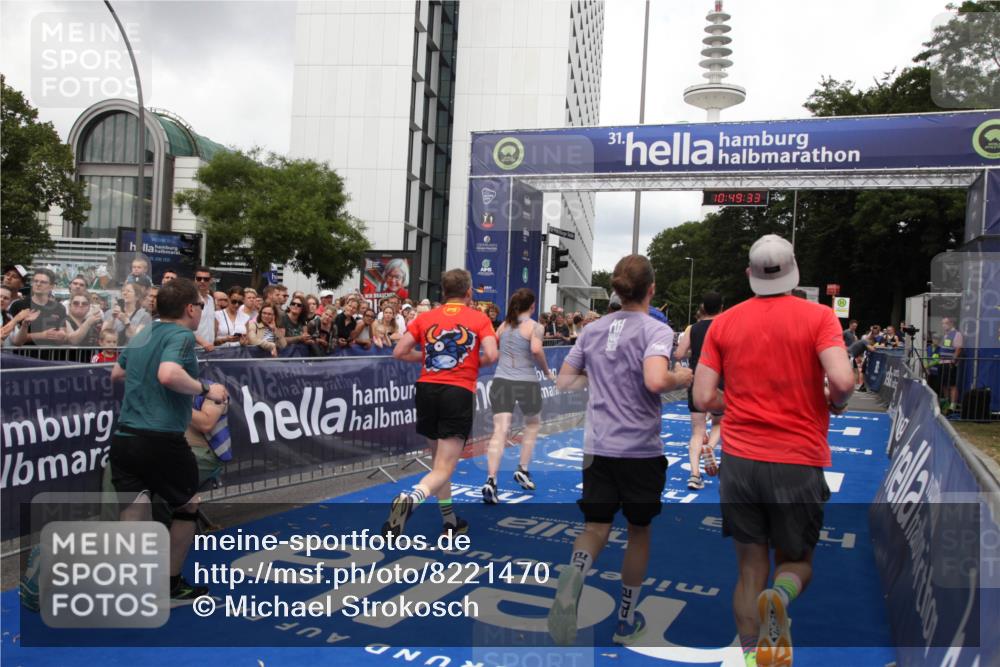 29.06.2025 - hella hamburg halbmarathon Michael Strokosch http://msf.ph/oto/8221470 29.06.2025 10:49:32 Ziel 1342, 1476, 2592, 2596, 2878, 8437, 8689, 8813, 11339, 11779, 12094, 12670, 13269, 14838, 15784, 15857, 15894, 15966, 16891, 18476, 18887, 18960 meine-sportfotos.de