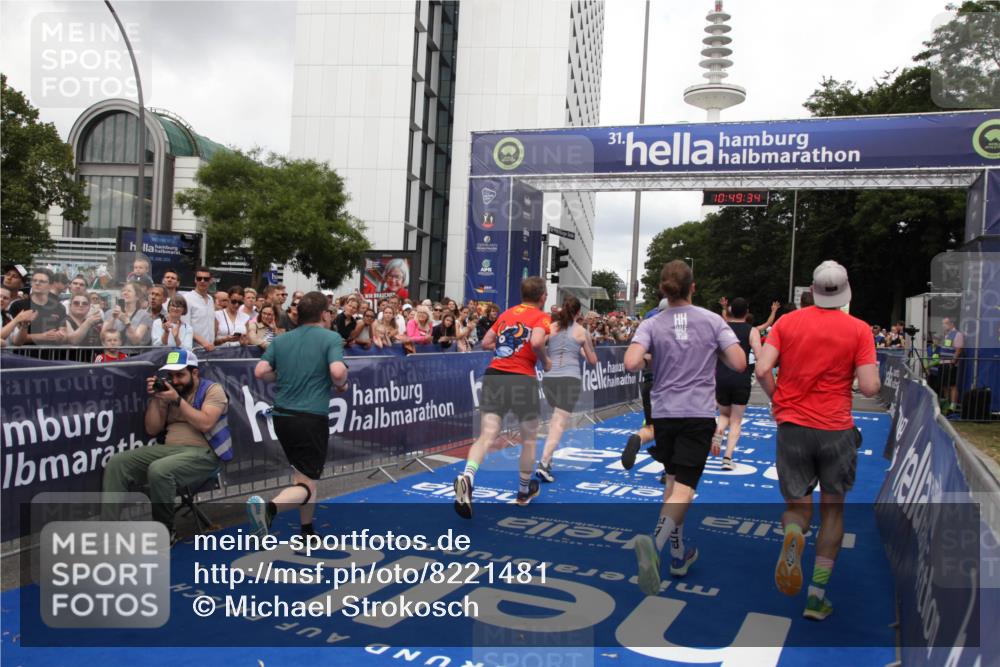 29.06.2025 - hella hamburg halbmarathon Michael Strokosch http://msf.ph/oto/8221481 29.06.2025 10:49:32 Ziel 1342, 1476, 2592, 2596, 2878, 8437, 8689, 8813, 11339, 11779, 12094, 12670, 13269, 14838, 15784, 15857, 15894, 15966, 16891, 18476, 18887, 18960 meine-sportfotos.de
