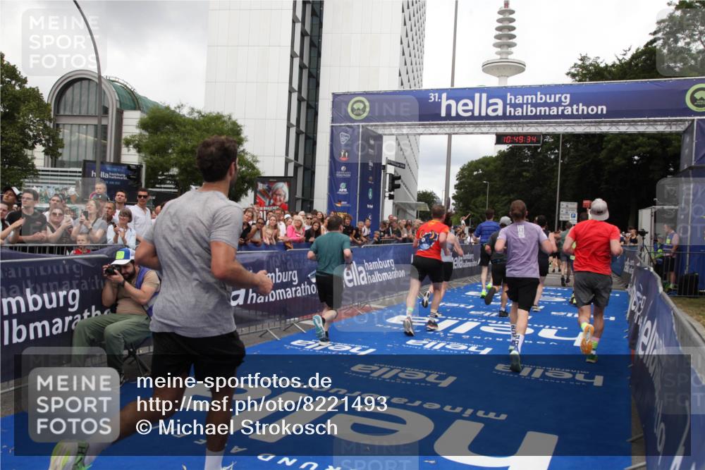 29.06.2025 - hella hamburg halbmarathon Michael Strokosch http://msf.ph/oto/8221493 29.06.2025 10:49:33 Ziel 1342, 1476, 2592, 2596, 2878, 8437, 8689, 8813, 11339, 11340, 11779, 12094, 12670, 13233, 13269, 14838, 15784, 15857, 15894, 15966, 16114, 16592, 16891, 18476, 18887, 18960 meine-sportfotos.de