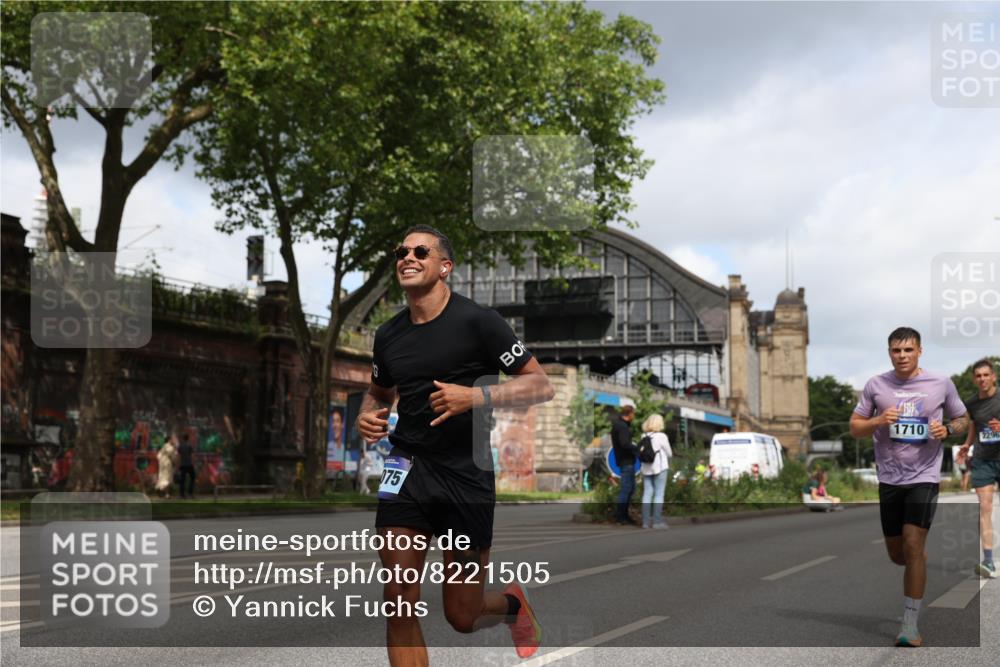 29.06.2025 - hella hamburg halbmarathon Yannick Fuchs http://msf.ph/oto/8221505 29.06.2025 10:33:07 20KM 1042, 1615, 1688, 1710, 2262, 2296, 2719, 2745, 2849, 3014, 3431, 3530, 4148, 5091, 5248, 6095, 6684, 7110, 8091, 10218, 11049, 11281, 11379, 12137, 12915, 13755, 14688, 14992, 15372, 16075, 16280, 17154, 17623, 17722, 18761 meine-sportfotos.de