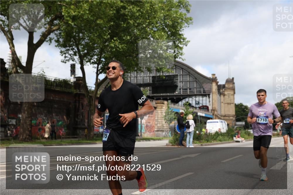 29.06.2025 - hella hamburg halbmarathon Yannick Fuchs http://msf.ph/oto/8221529 29.06.2025 10:33:07 20KM 1042, 1615, 1688, 1710, 2262, 2296, 2719, 2745, 2849, 3014, 3431, 3530, 4148, 5091, 5248, 6095, 6684, 7110, 8091, 10218, 11049, 11281, 11379, 12137, 12915, 13755, 14688, 14992, 15372, 16075, 16280, 17154, 17623, 17722, 18761 meine-sportfotos.de