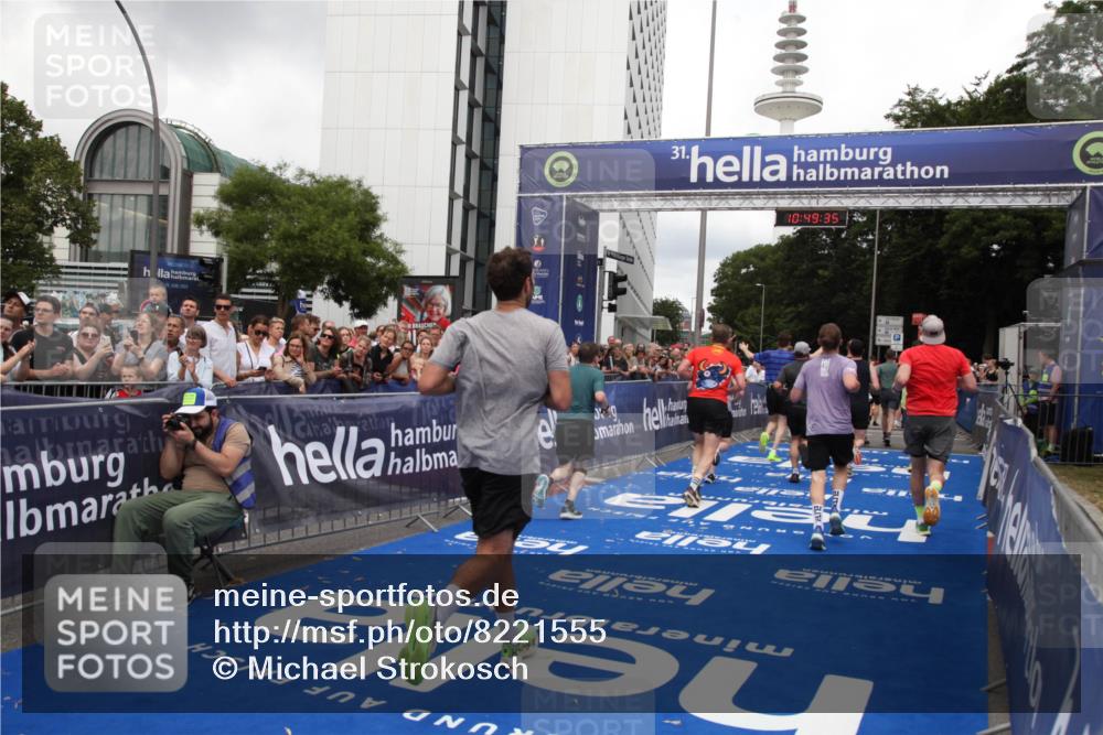 29.06.2025 - hella hamburg halbmarathon Michael Strokosch http://msf.ph/oto/8221555 29.06.2025 10:49:33 Ziel 1342, 1476, 2592, 2596, 2878, 8437, 8689, 8813, 11339, 11340, 11779, 12094, 12670, 13233, 13269, 14838, 15784, 15857, 15894, 15966, 16114, 16592, 16891, 18476, 18887, 18960 meine-sportfotos.de