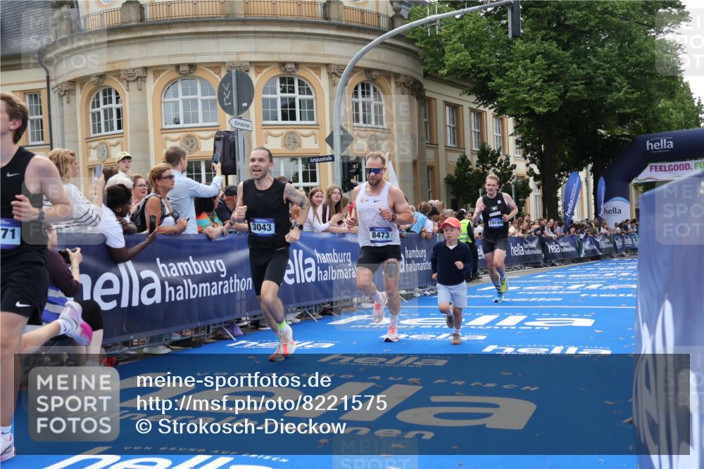 29.06.2025 - hella hamburg halbmarathon Strokosch-Dieckow http://msf.ph/oto/8221575 29.06.2025 10:29:11 Ziel 3043, 8473, 10171, 12287, 12337, 14395, 16157, 19194 meine-sportfotos.de
