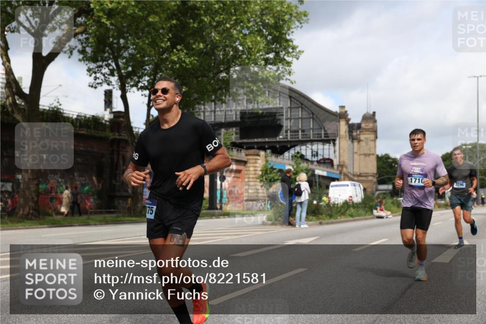 29.06.2025 - hella hamburg halbmarathon Yannick Fuchs http://msf.ph/oto/8221581 29.06.2025 10:33:07 20KM 1042, 1615, 1688, 1710, 2262, 2296, 2719, 2745, 2849, 3014, 3431, 3530, 4148, 5091, 5248, 6095, 6684, 7110, 8091, 10218, 11049, 11281, 11379, 12137, 12915, 13755, 14688, 14992, 15372, 16075, 16280, 17154, 17623, 17722, 18761 meine-sportfotos.de
