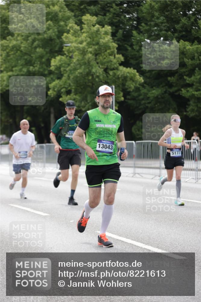 29.06.2025 - hella hamburg halbmarathon Jannik Wohlers http://msf.ph/oto/8221613 29.06.2025 10:27:22 Lombardsbrücke 1148, 2080, 3389, 5177, 6214, 7764, 7978, 8085, 9688, 10412, 10413, 12823, 13043, 13860, 14206, 15607, 16569, 16804, 16838, 17427, 18012, 18301, 18626 meine-sportfotos.de